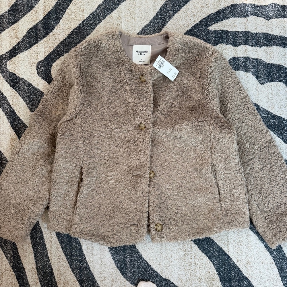 NWT Abercrombie & Fitch Taupe Sherpa Button Coat Large
